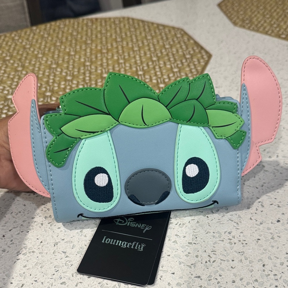 🩵💚Loungefly Luau Stitch Zip Wallet - Lilo & Stitch